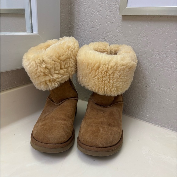 UGG Shearling Boots in Tan - Picture 7 of 7